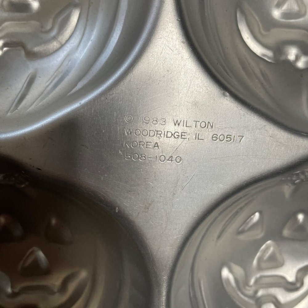 New Vintage 1983 Wilton Mini Pumpkin Cake Pan Mold Halloween - Picture 3 of 7